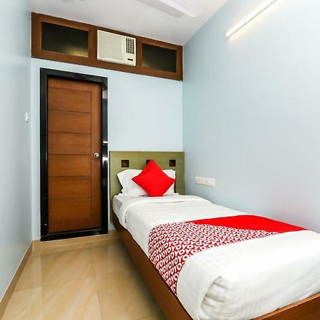Balaji Grand Hotel Kākināda Esterno foto