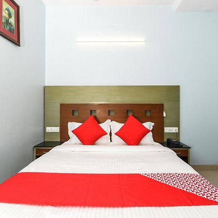 Balaji Grand Hotel Kākināda Esterno foto