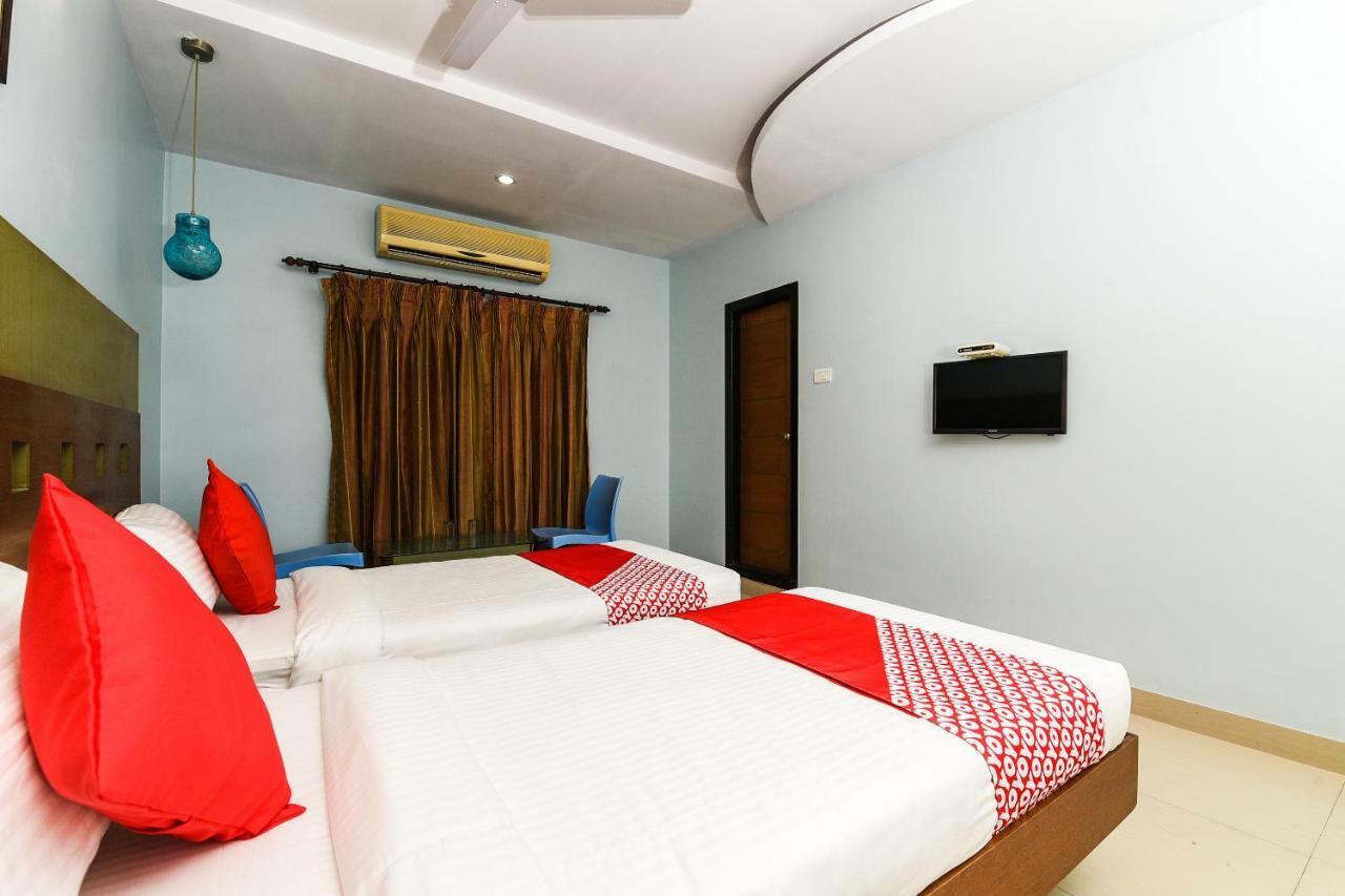 Balaji Grand Hotel Kākināda Esterno foto