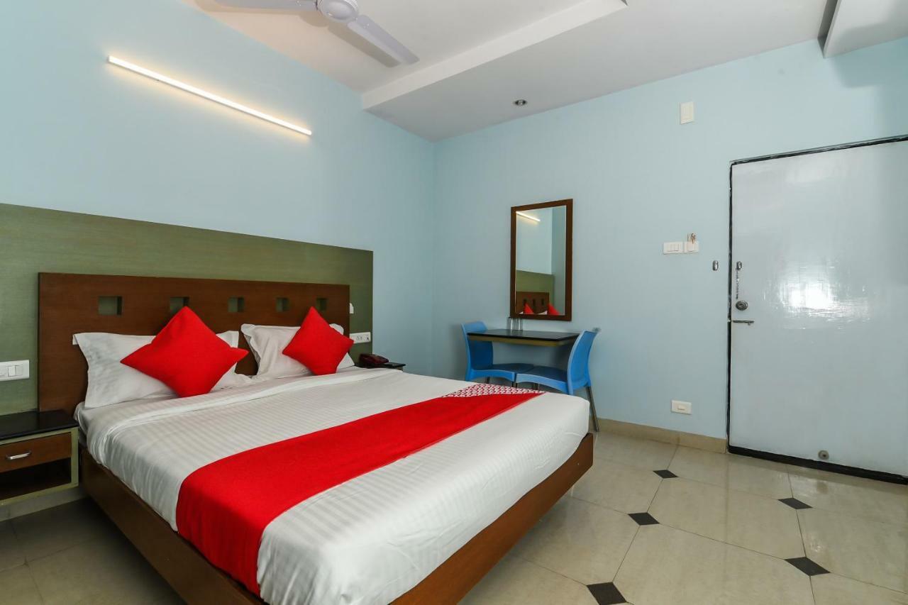 Balaji Grand Hotel Kākināda Esterno foto