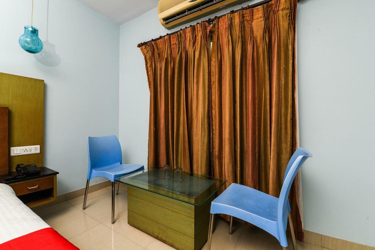 Balaji Grand Hotel Kākināda Esterno foto
