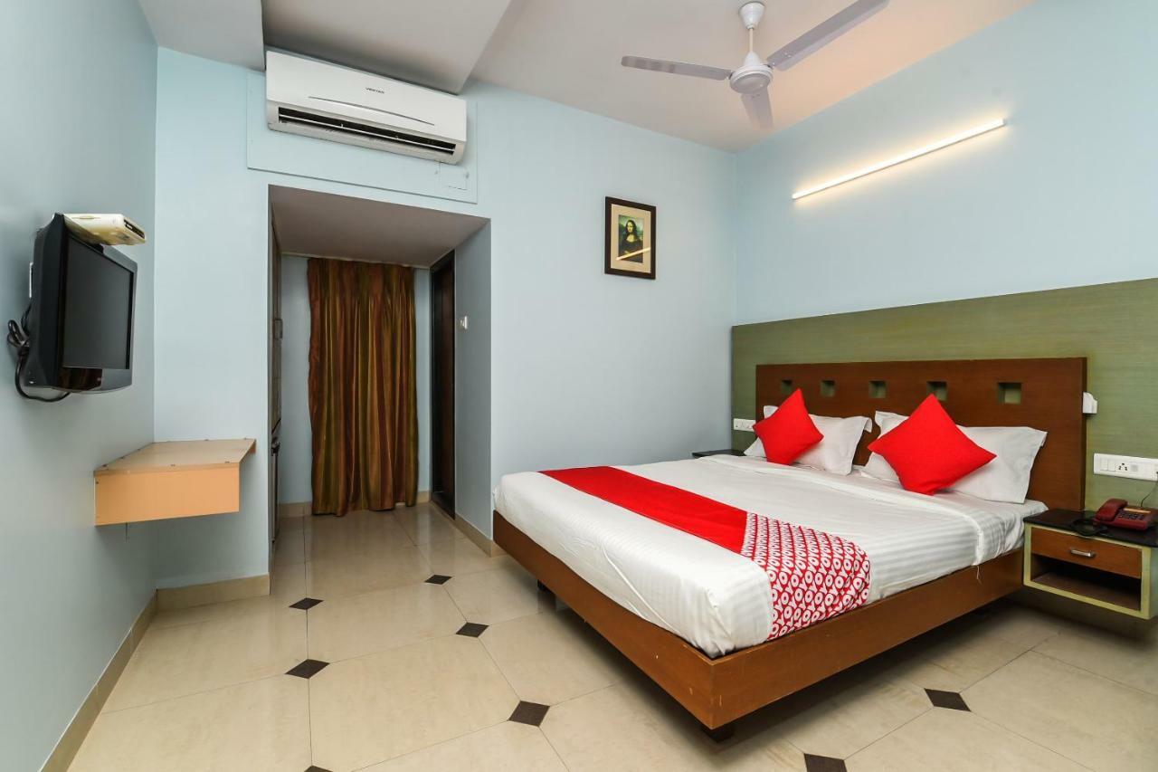 Balaji Grand Hotel Kākināda Esterno foto