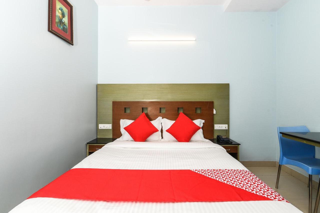 Balaji Grand Hotel Kākināda Esterno foto