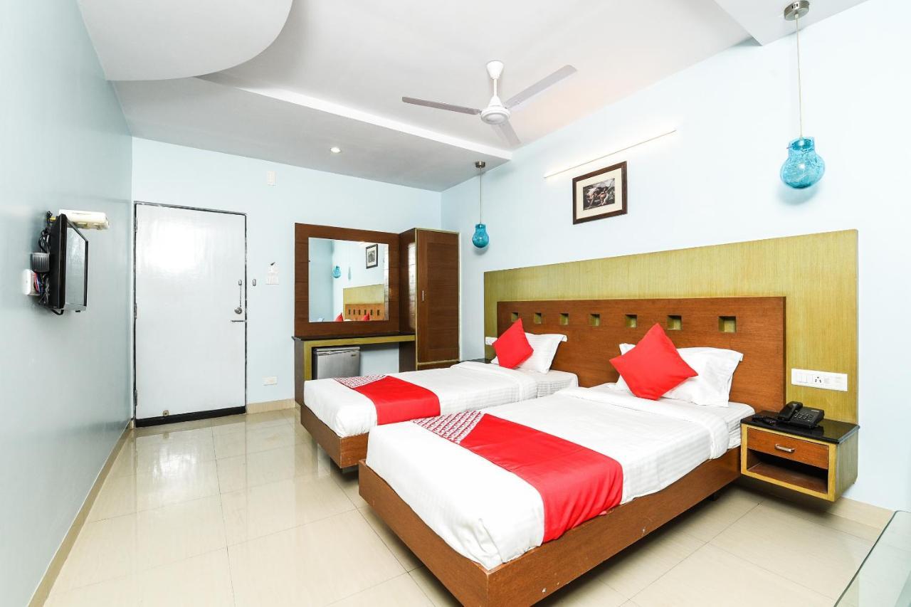 Balaji Grand Hotel Kākināda Esterno foto