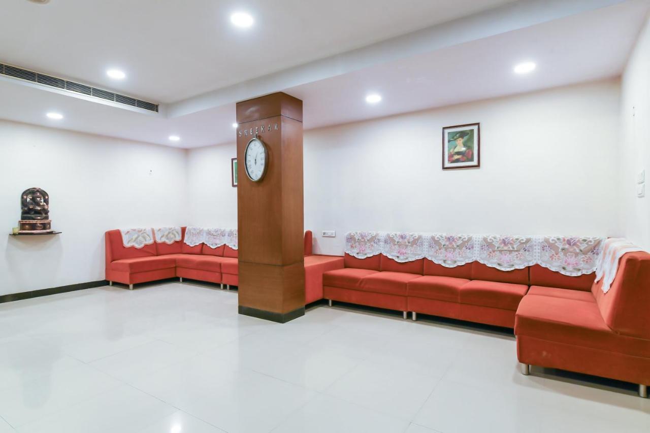 Balaji Grand Hotel Kākināda Esterno foto